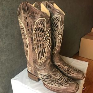 NWOT Corral cross winged boots size 7